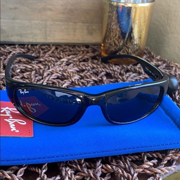Ray-Ban Junior sunglasses with soft case - Picture 2 of 4
